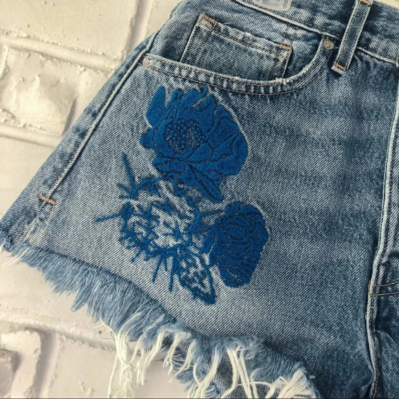 Levi's Made & Crafted Cheeky High Rise Denim Short - Picture 3 of 8